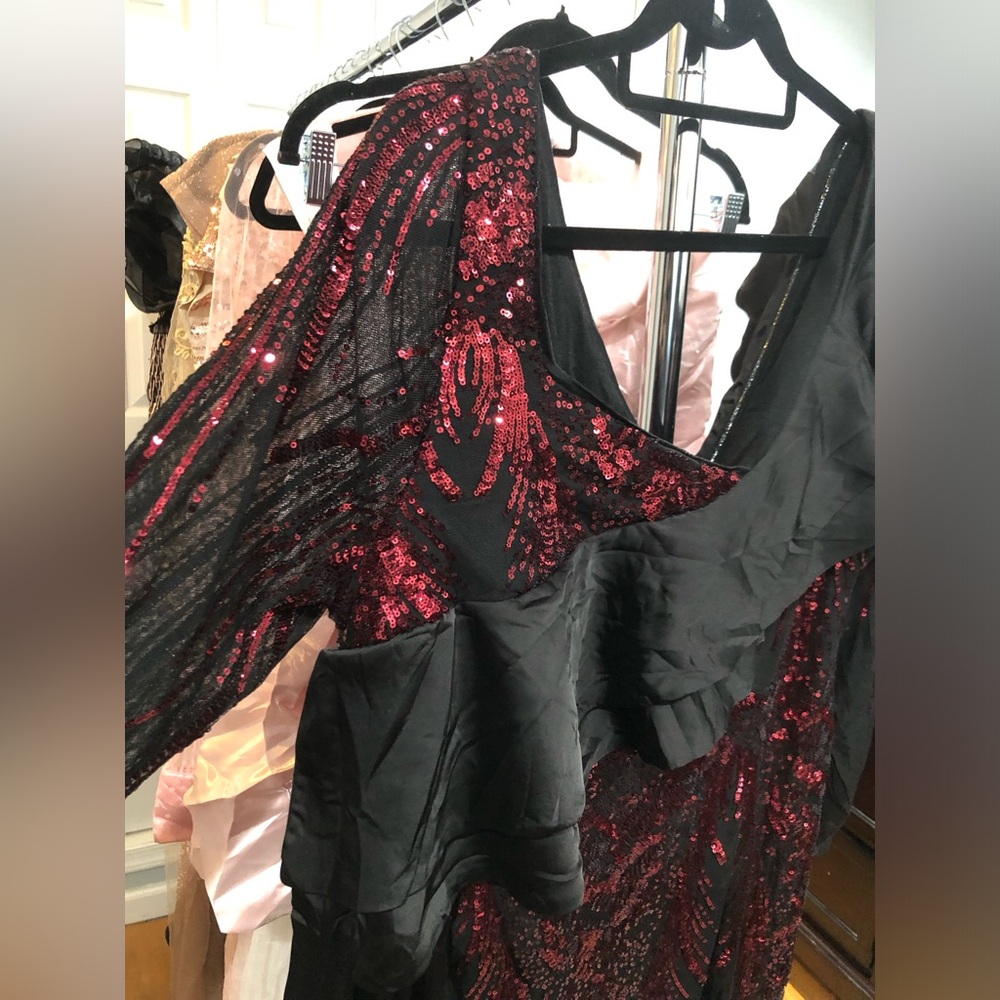 Plus Size Asymmetrical Ruffle Trim Mermaid Hem Graphic Sequin Formal Dress - Picture 4 of 11